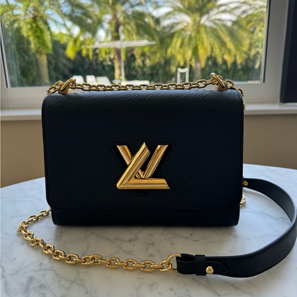 Louis Vuitton MM Black leather with gold twist chain bag like new! - Picture 4 of 11